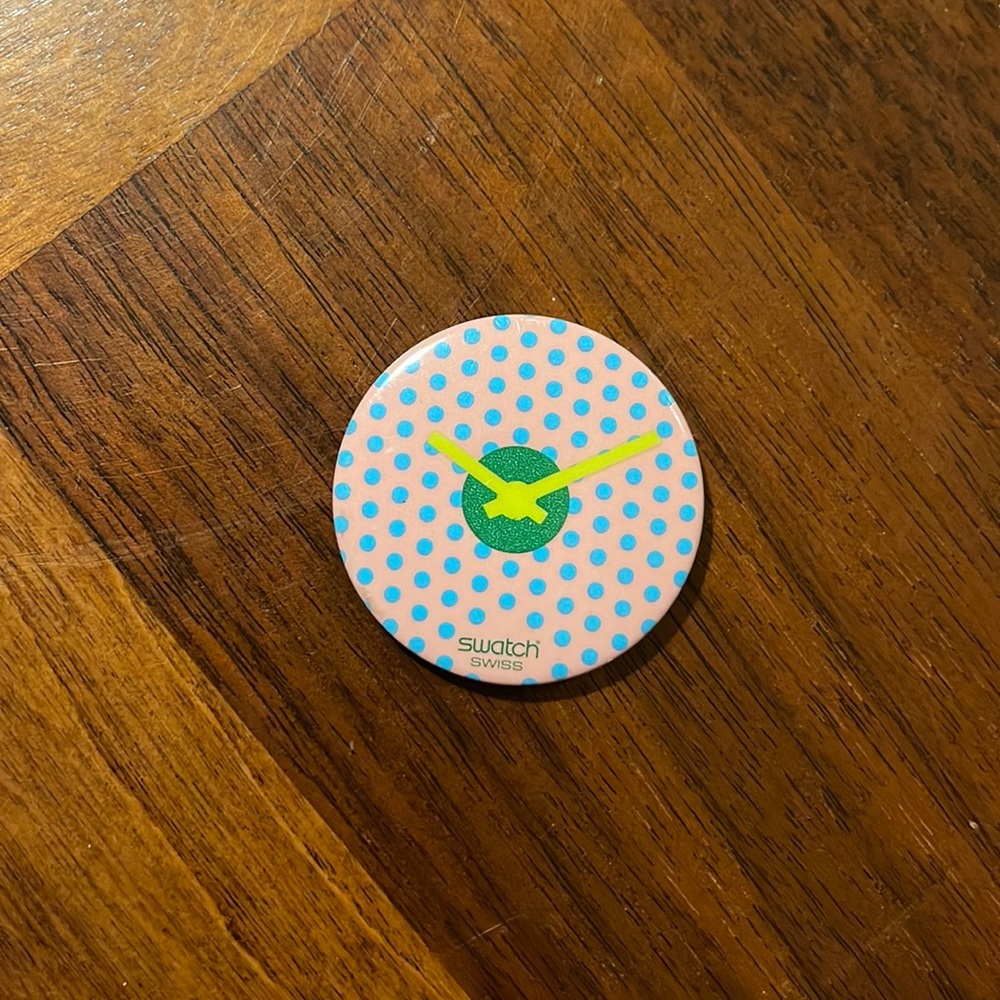 VINTAGE 1980S POLKA DOTS SWATCH WATCH 1.5" PIN BUTTON